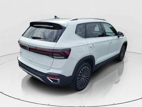 Used 2025 Volkswagen Taos SE FWD image 33