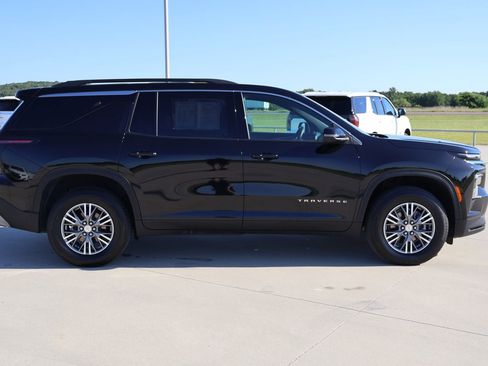 Used 2026 Chevrolet Traverse LT FWD image 5