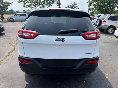 Used 2018 Jeep Cherokee Latitude Plus FWD image 6