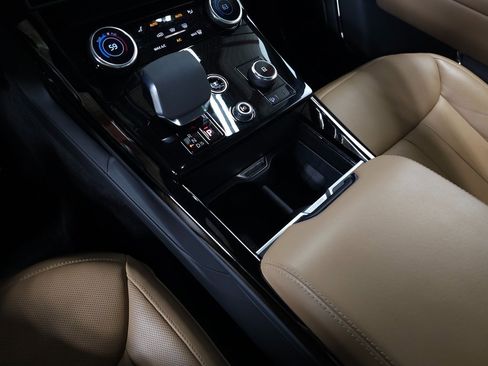 Used 2023 Land Rover Range Rover Sport SE image 37