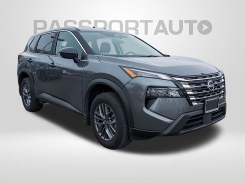 Used 2025 Nissan Rogue S image 2