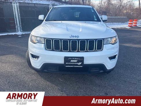 Used 2019 Jeep Grand Cherokee Laredo image 2