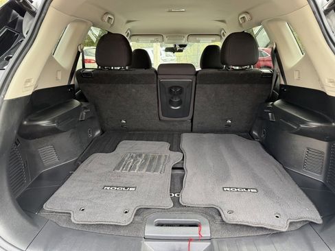 Used 2019 Nissan Rogue SV w/ Premium Package image 7