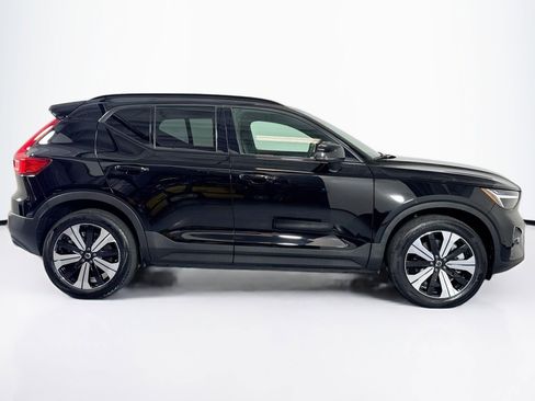 Used 2023 Volvo XC40 Recharge Plus image 4