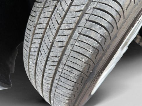 Used 2024 Nissan Versa S w/ Trunk Package image 19