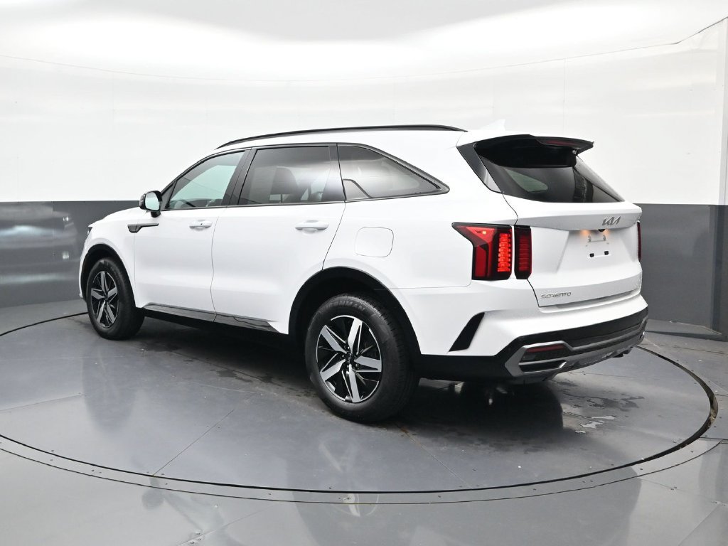 Used 2023 Kia Sorento EX w/ Panoramic Sunroof Package FWD image 7
