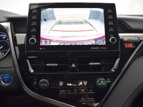 Used 2021 Toyota Camry XLE w/ Cold Weather Package image 18