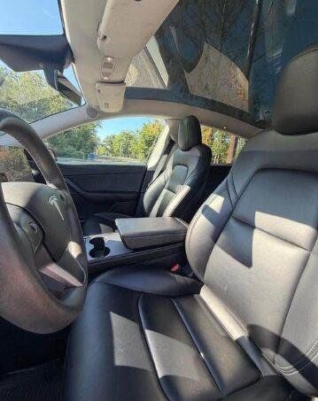 Used 2022 Tesla Model Y Long Range AWD/4WD image 4