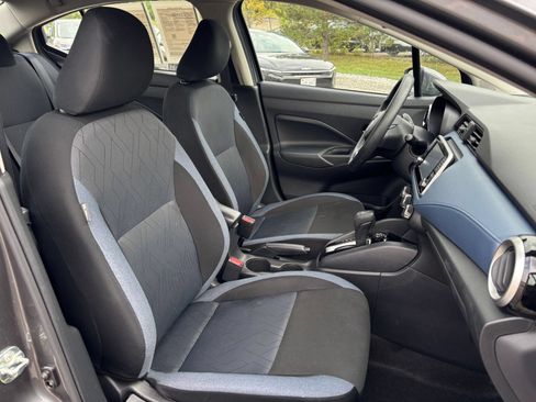 Used 2025 Nissan Versa SV FWD image 33