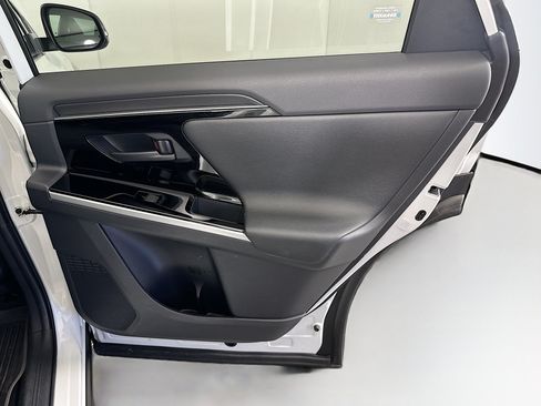 Used 2024 Toyota bZ4X FWD image 31