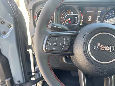 Used 2024 Jeep Gladiator Rubicon w/ Convenience Group image 22