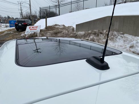 Used 2018 MINI Cooper 2-Door Hardtop image 24