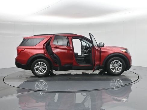 Certified 2023 Ford Explorer XLT w/ Equipment Group 202A image 5