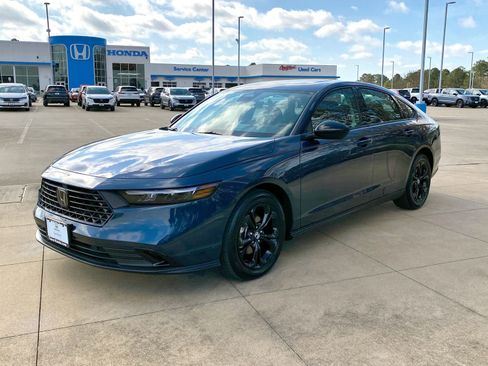 Used 2025 Honda Accord SE image 3