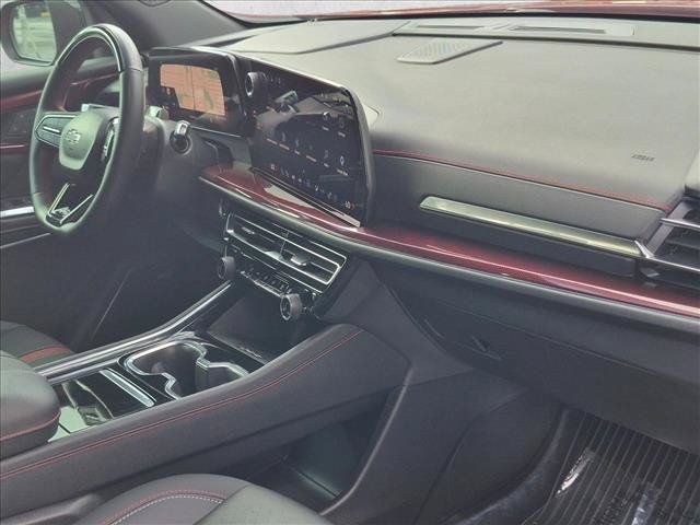 Used 2024 Chevrolet Traverse RS w/ LPO, Floor Liner Package FWD image 22