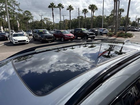 Used 2025 BMW X7 xDrive40i w/ M Sport Package image 11