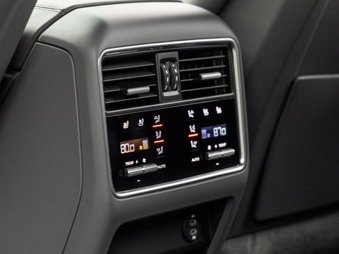 Used 2023 Porsche Cayenne image 36