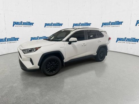 Used 2021 Toyota RAV4 XLE w/ Convenience Package AWD/4WD image 5
