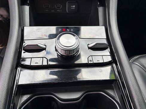 Used 2022 Jeep Grand Cherokee Overland AWD/4WD image 34