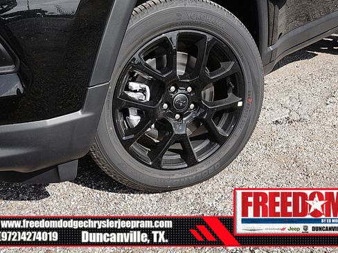 New 2026 Jeep Compass Latitude image 9