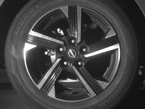 Used 2025 Nissan Sentra SV FWD image 18