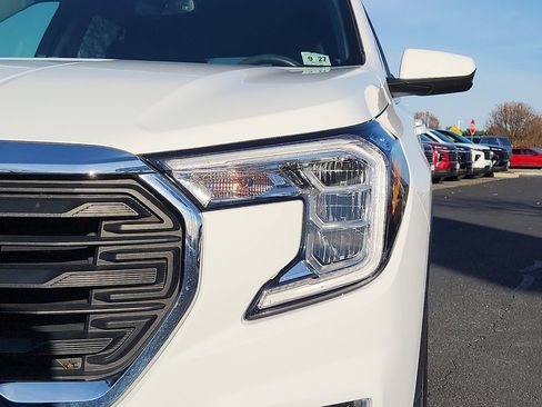 Certified 2022 GMC Terrain SLE image 9