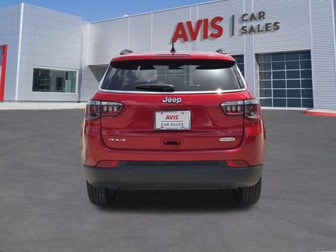 Used 2025 Jeep Compass Latitude w/ Sun & Sound Group AWD/4WD image 7