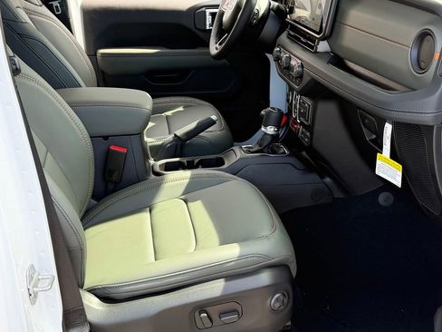 New 2026 Jeep Gladiator Mojave AWD/4WD image 18