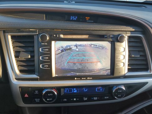 Used 2017 Toyota Highlander Plus image 27