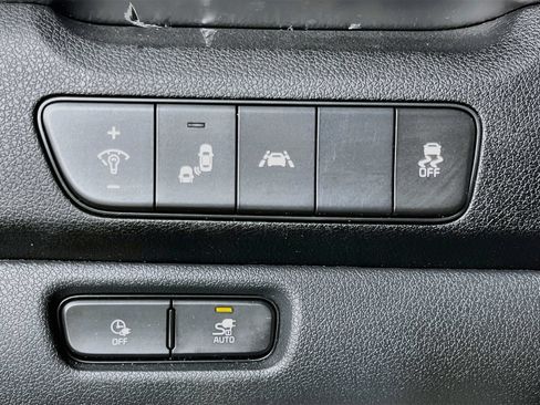 Used 2022 Kia Niro EX w/ Cold Weather Package FWD image 13
