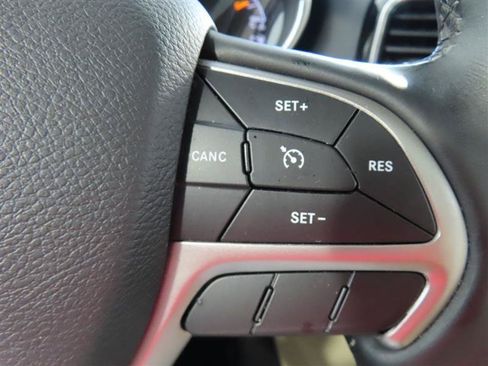 Used 2020 Jeep Grand Cherokee Limited w/ Luxury Group II AWD/4WD image 24