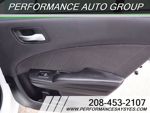 Used 2018 Dodge Charger R/T w/ Blacktop Package image 17