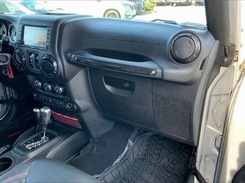 Used 2018 Jeep Wrangler Unlimited Rubicon image 17