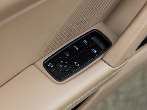 Used 2020 Porsche 911 Carrera S image 23