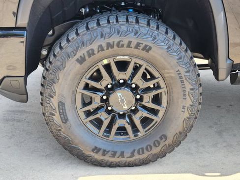 New 2026 Chevrolet Silverado 2500 ZR2 AWD/4WD image 18