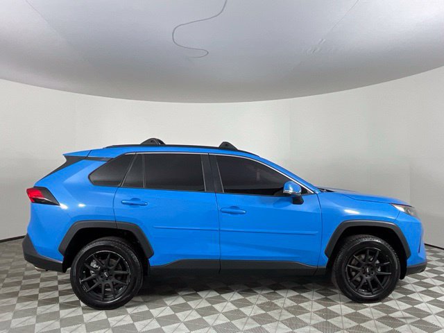Used 2019 Toyota RAV4 LE AWD/4WD image 4