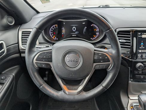 Certified 2022 Jeep Grand Cherokee Laredo X image 14