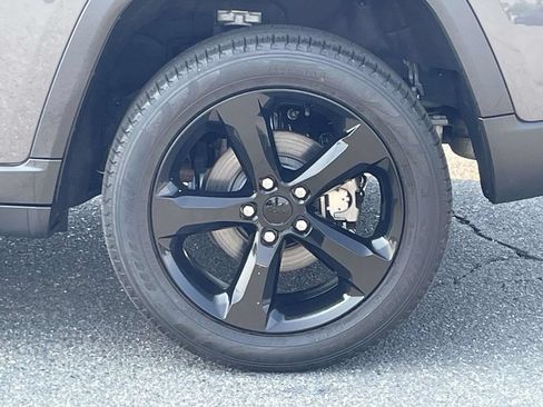 Certified 2023 Jeep Grand Cherokee Limited w/ Black Appearance Package AWD/4WD image 12