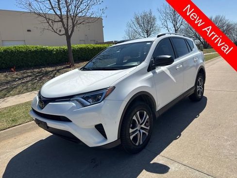 Used 2018 Toyota RAV4 LE image 8
