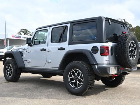 Used 2024 Jeep Wrangler Unlimited Rubicon AWD/4WD image 3