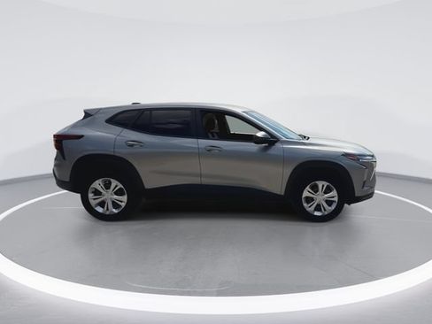 Used 2024 Chevrolet Trax LS FWD image 13