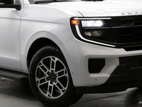 New 2025 Ford Expedition Max Active image 3