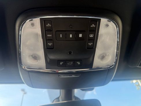 Used 2018 Jeep Grand Cherokee Trailhawk w/ Trailhawk Luxury Group AWD/4WD image 29