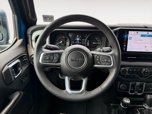Used 2024 Jeep Wrangler Unlimited Sahara AWD/4WD image 12
