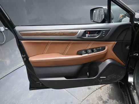 Used 2017 Subaru Outback 2.5i Touring w/ Popular Package #5A image 17