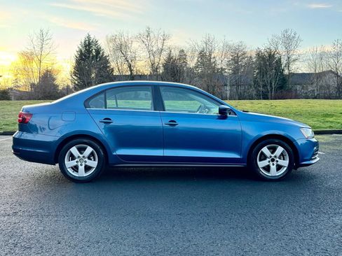 Used 2017 Volkswagen Jetta S w/ Jetta S Cold Weather Package image 6
