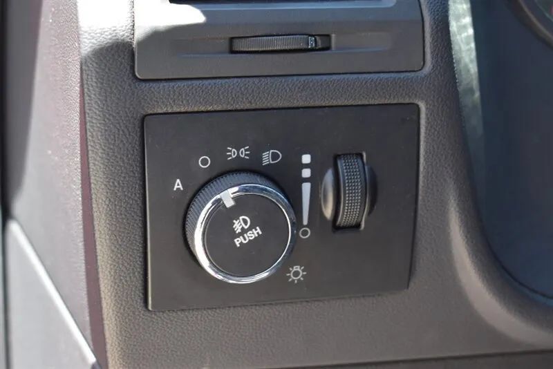 Used 2011 Dodge Challenger R/T RWD image 18