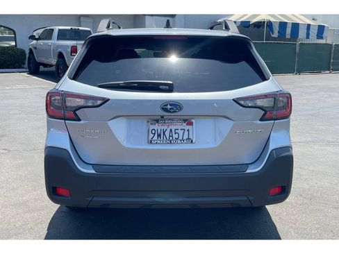 Certified 2025 Subaru Outback Premium AWD/4WD image 4