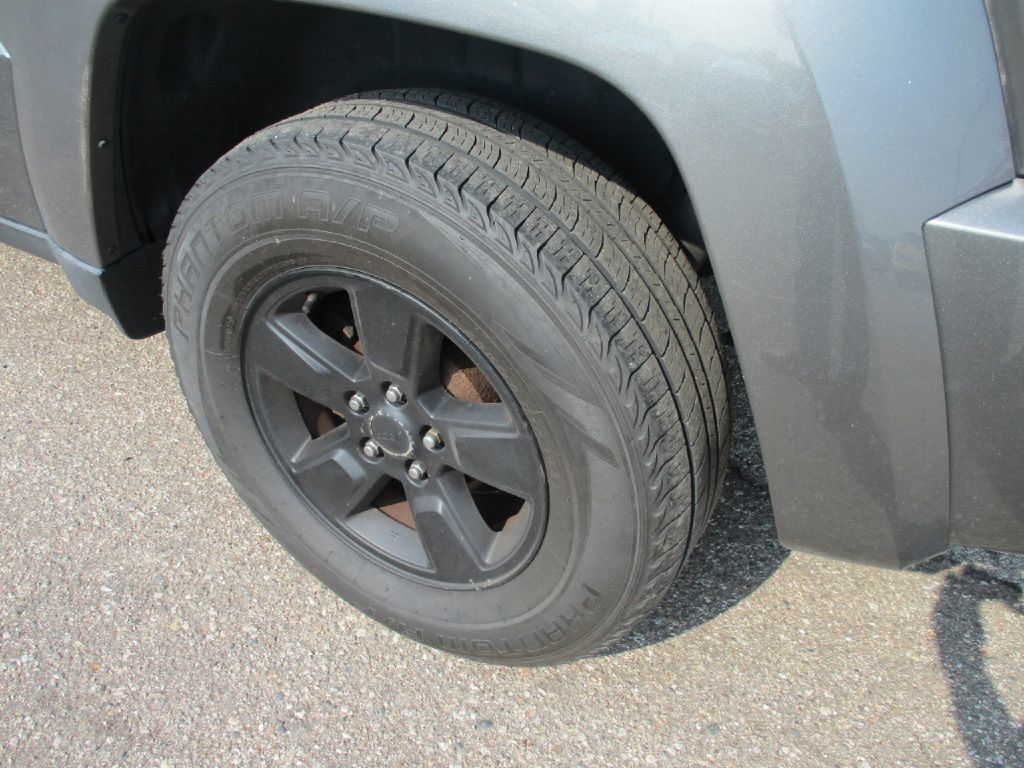 Used 2012 Jeep Liberty Arctic AWD/4WD image 14