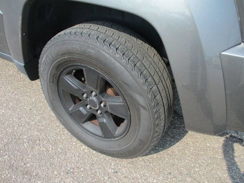 Used 2012 Jeep Liberty Arctic AWD/4WD image 14